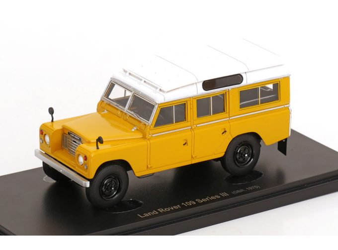 LAND ROVER 109 Series III (1975), ochre white