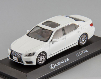 LEXUS LS600hL, white