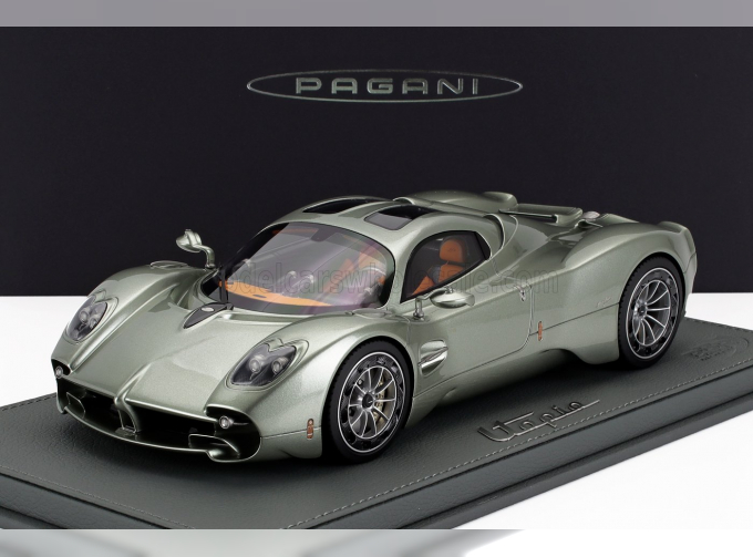 PAGANI Utopia (2022) - Con Vetrina - With Showcase, Verde Pampa - Green