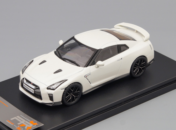 NISSAN GT-R R35 (2017), metallic white