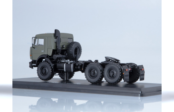 Камский грузовик 44108 седельный тягач, зеленый