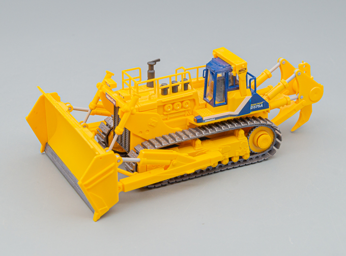 KOMATSU D575 A-2 Dozer, yellow / blue