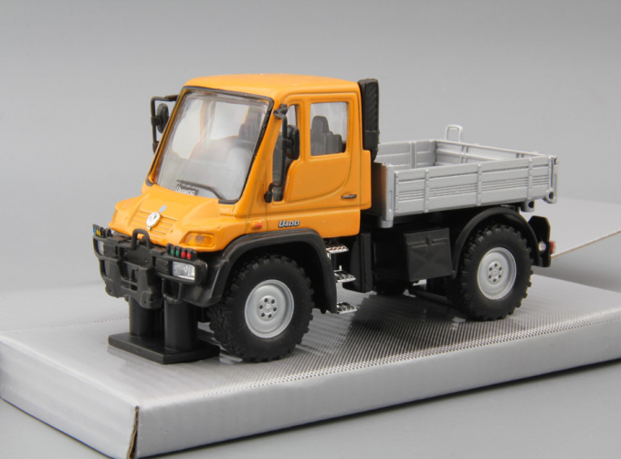 MERCEDES-BENZ Unimog U400, orange / silver