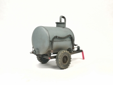 Бочка тракторная, прицеп Зжв-1,8 серая со следами эксплуатации