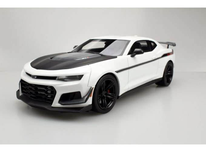 Chevrolet Camaro ZL1 1LE Hennessey Exorcist (white / black)