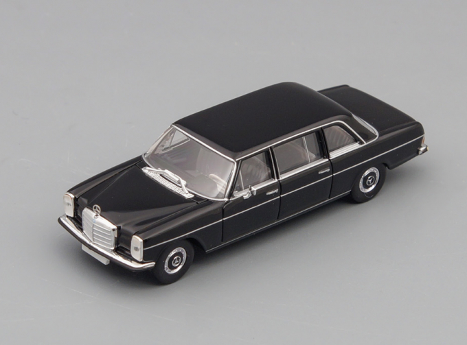 MERCEDES-BENZ 220D, black