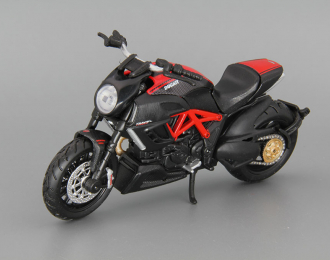 DUCATI Diavel Carbon, red / black