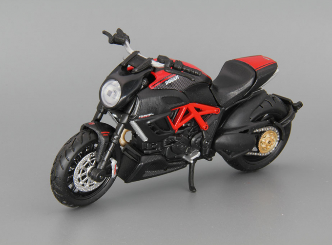 DUCATI Diavel Carbon, red / black