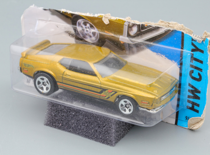 FORD Mustang Mach 1, gold