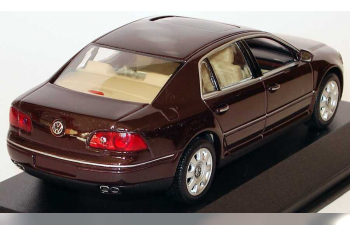 VOLKSWAGEN Phaeton (2002), aubergine metallic