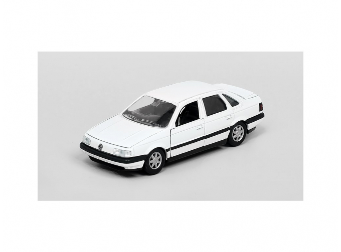 VOLKSWAGEN Passat B3, white