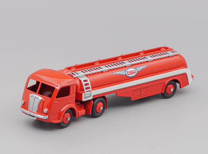 PANHARD Tracteur Avec Semi-Remprque Citerne "Esso", red