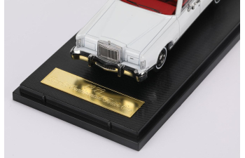 LINCOLN Continental Town Car (1979), white