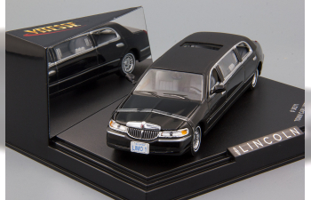 LINCOLN TownCar Limousine 2000, black