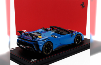 FERRARI Sf90 Xx Stradale Spider (2024) - Con Vetrina - With Showcase, Azzurro Dino - Light Blue Black Yellow