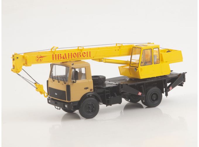 Автокран КС-3577 (5337), оранжевый / желтый