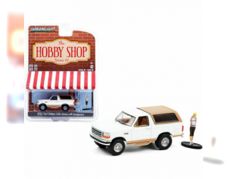 FORD Bronco Eddie Bauer с фигуркой 1996 Oxford White and Light Saddle