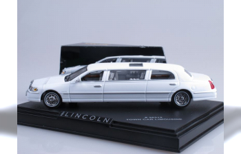 LINCOLN Town Car, white
