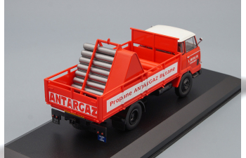 UNIC Auteuil Gas Transporter "ANTARGAZ" (1963), red