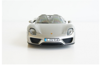 PORSCHE 918 Spyder (2013), silver metallic