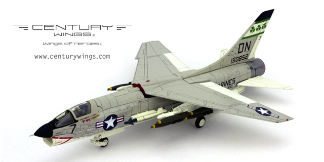 Vought F-8E Crusader Diecast Model USMC VMF(AW)-333 Fighting Shamrocks DN7 MCAS Yuma AZ 1967 (Wings of Heroes)