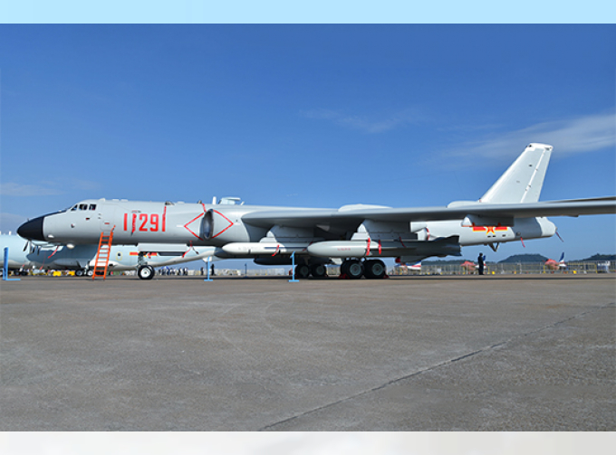 Сборная модель Xian H-6K Strategic Bomber