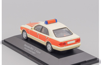 MERCEDES-BENZ E-Klasse Notarzteinsatzwagen, beige / pink