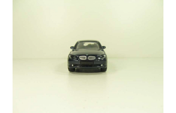 BMW 545i, blue