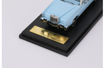 LINCOLN Continental Town Car (1979), wedgewood blue