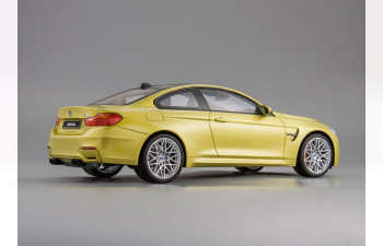 BMW M4 Competition Package (austin yellow)