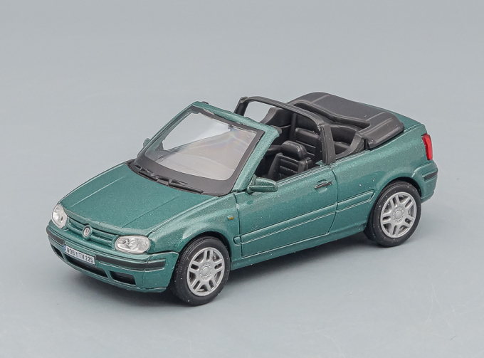 VOLKSWAGEN Golf IV Cabriolet, green