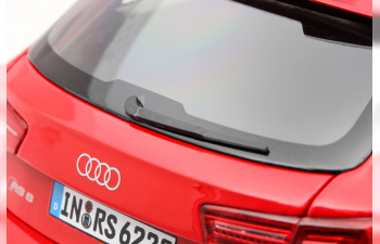 AUDI RS6 Avant, red