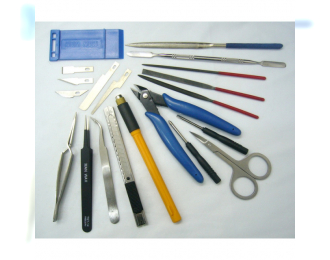 Большой набор инструментов для моделиста в пластиковом кейсе