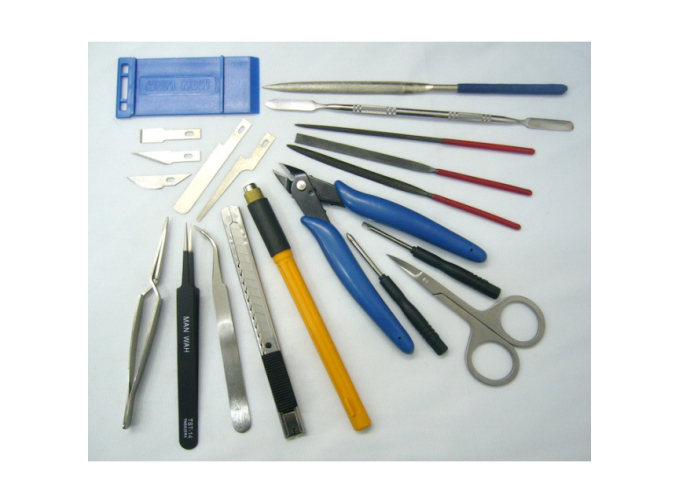 Большой набор инструментов для моделиста в пластиковом кейсе