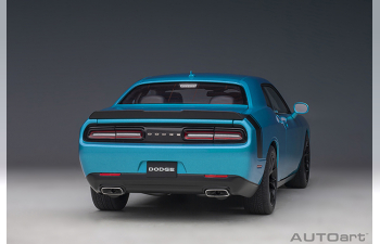 Dodge Challenger 392 Hemi Scat Pack Shaker - 2018 (B5 blue pearl coat)