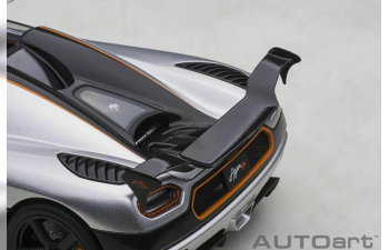 Koenigsegg Agera RS (silver / orange accents)