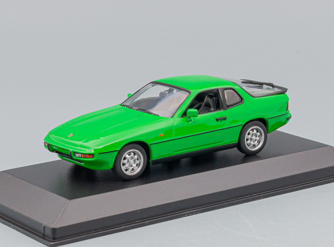 PORSCHE 924 (1976), green