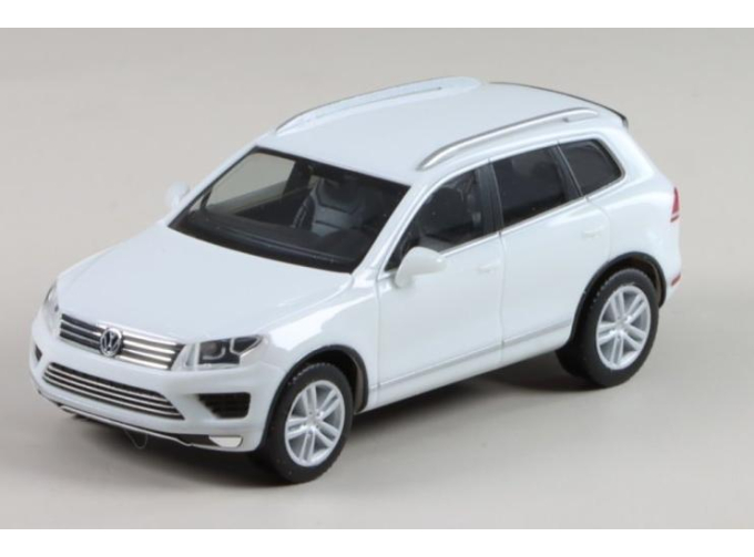 VOLKSWAGEN Touareg , white