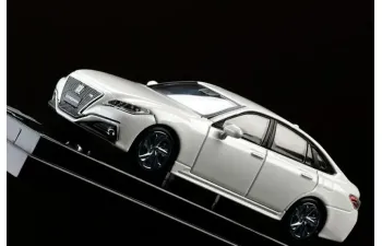TOYOTA Crown 2.0 rs limited, white pearl crystal cs