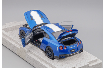 NISSAN Skyline Gt-r (r35) With Engine And Accessories (2016), Blue White