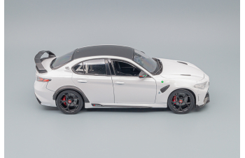 ALFA ROMEO Giulia GTAm (2020), white metallic