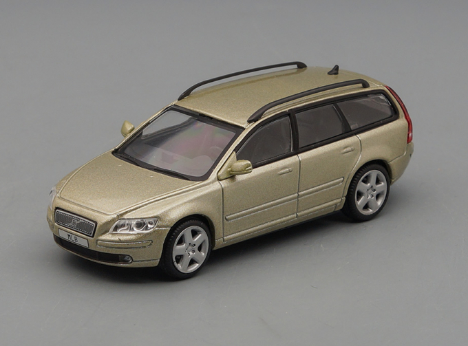 VOLVO V50, gold