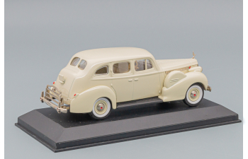 PACKARD Super 8 Formal Sedan 61 (1940), cream