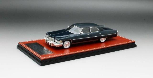 CADILLAC Fleetwood Brougham 1976 Commodore Blue Poly