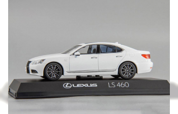 LEXUS LS460 F Sport, white