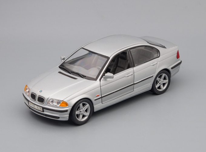 BMW 328i 1998, silver