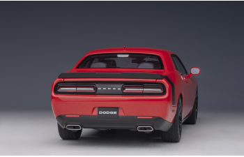 Dodge Challenger 392 Hemi Scat Pack Shaker 2018 красный