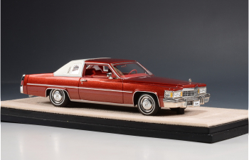 CADILLAC Coupe Deville (1978), Carmine Red Metallic