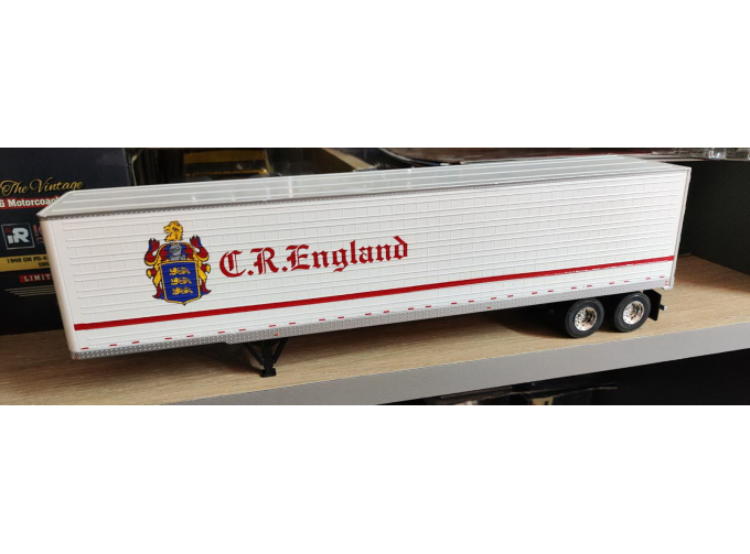 Полуприцеп C. R. England, белый