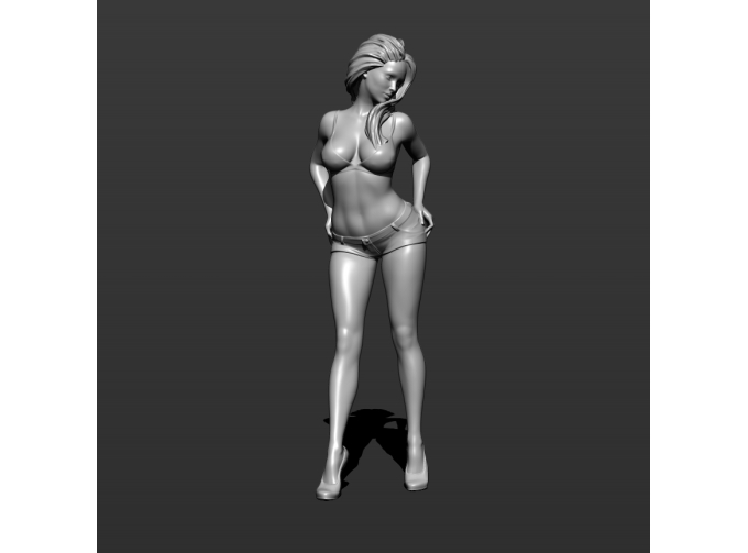Фигура Красотка в шортиках, окрашенная